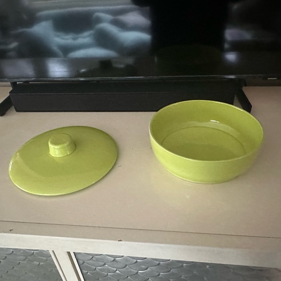 NIB Ceramic Casserole Covered Dish Beautiful Contemporary Artisan Celadon Green - Picture 4 of 6